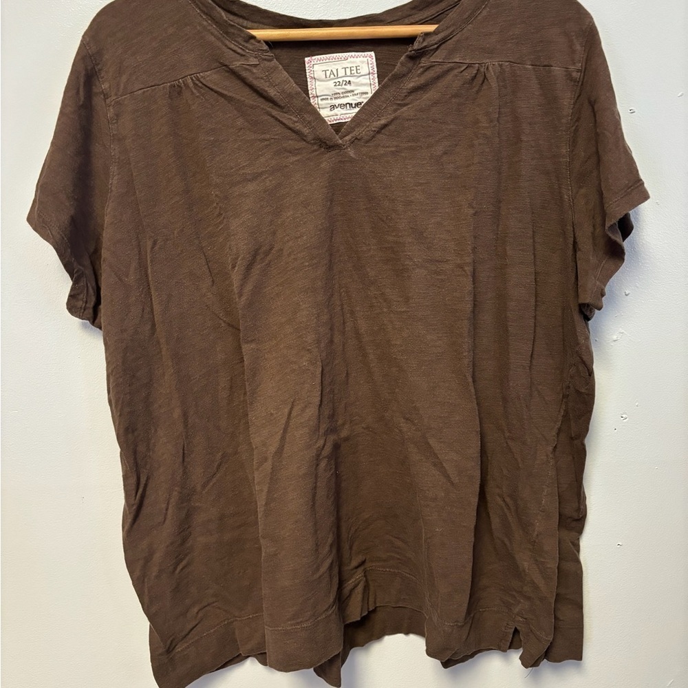 0424-40 Brown VNeck Avenue Tee